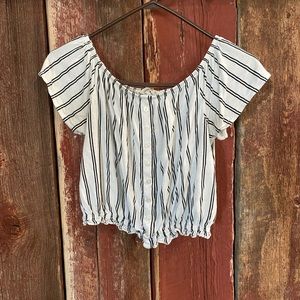 H & M cropped shit size small